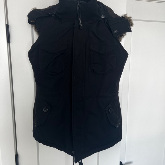 Aritzia community parka style paradigm vest - Picture 3 of 10